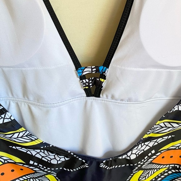 Swimsuit ~ Women’s ~ One Piece ~ Bright, Backless, Geometric Designs ~ Brand New - Picture 9 of 16
